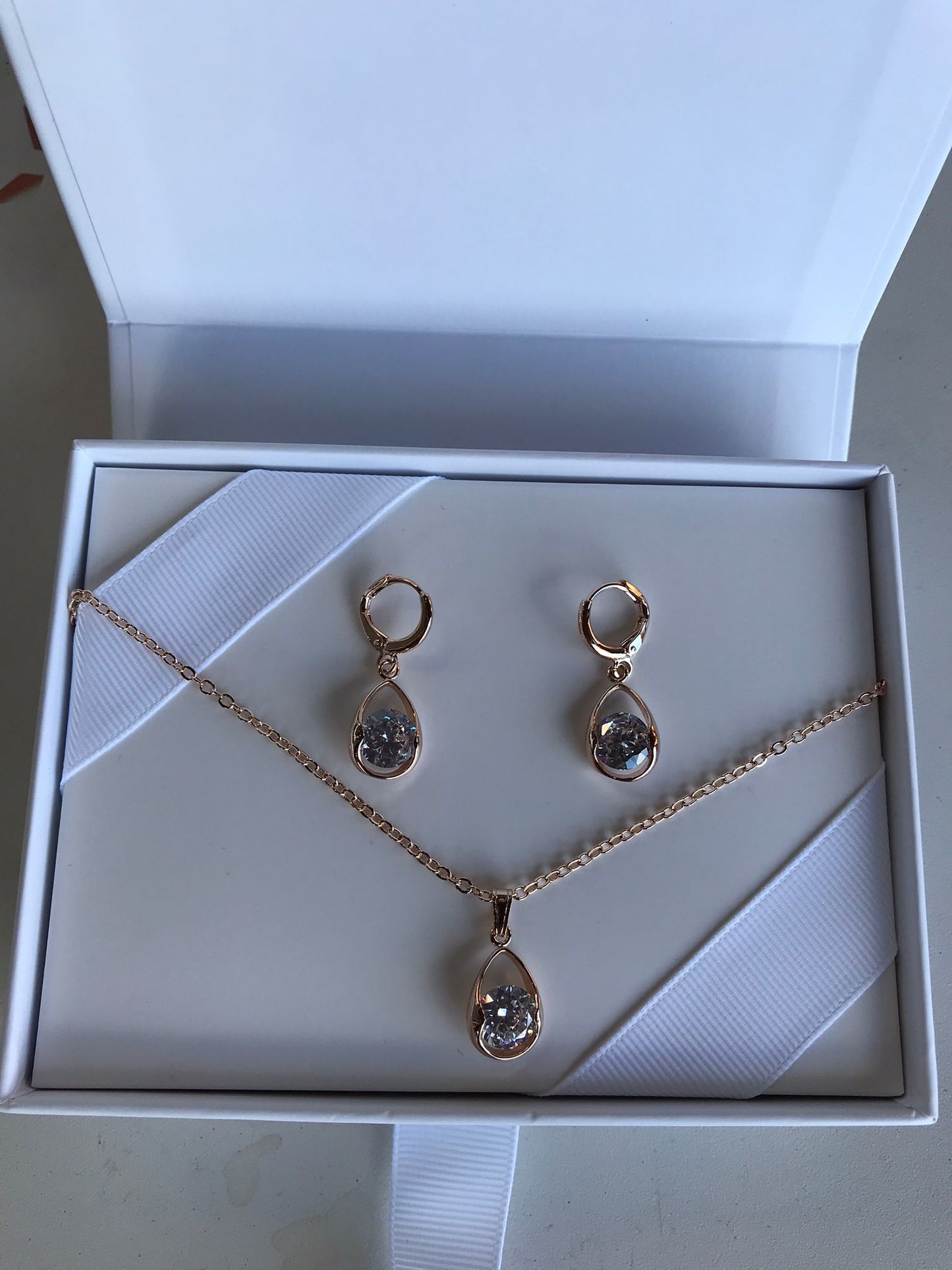 Globe Necklace and earring set-Fi&Co Boutique